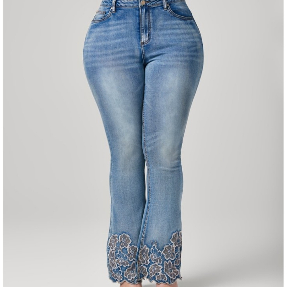 Pretty flare jeans with floral hem